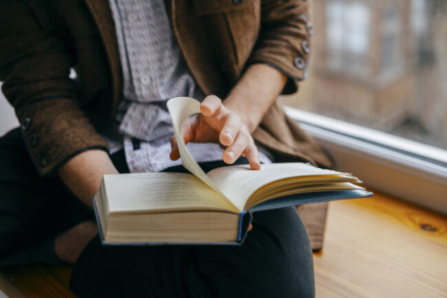 How to Write Vivid Descriptions to Capture Your Readers: 7 Writing Tips